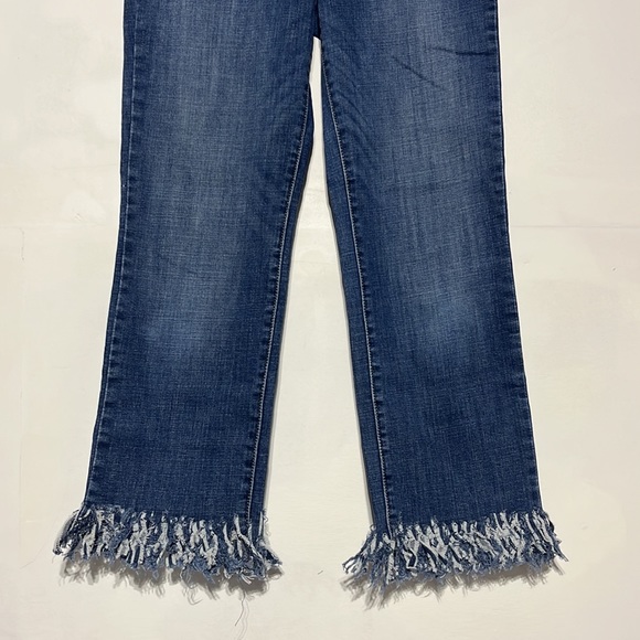 Levi's Slimming Straight Frayed Hem Medium Wash Denim Jeans Size 29 - Picture 3 of 11